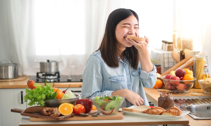 แม่หลังคลอดกินอะไรได้บ้าง และควรดูแลตัวเองอย่างไร