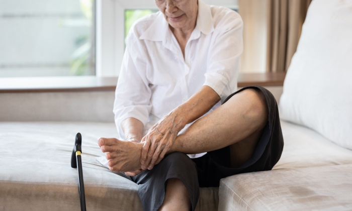 ปลายประสาทอักเสบ สาเหตุ อาการ และการรักษา