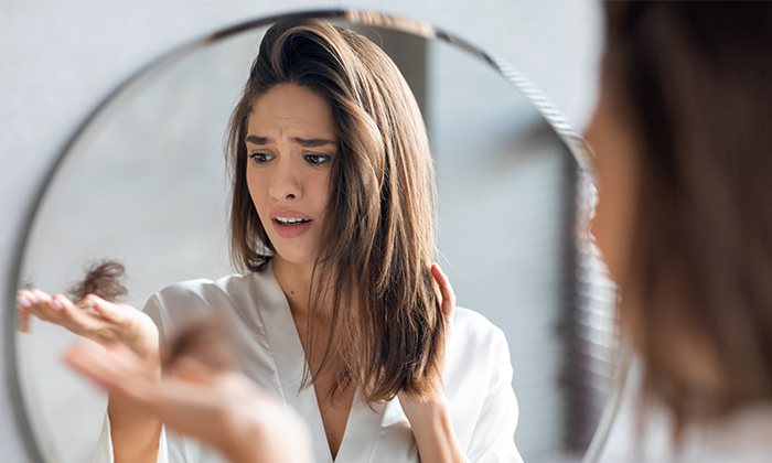 ผมร่วงเยอะมาก เกิดจากอะไร และป้องกันได้อย่างไรบ้าง