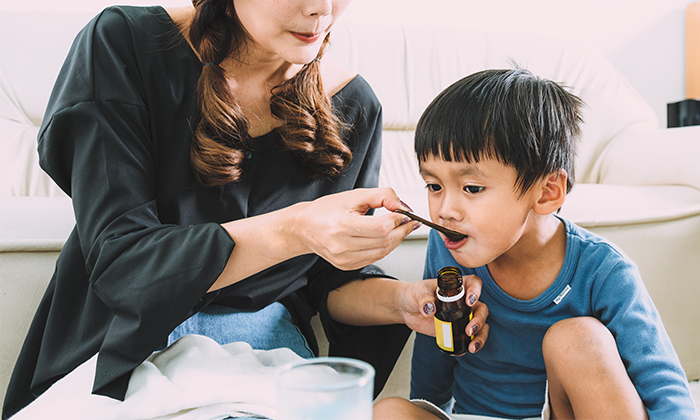 ยาลดไข้เด็ก มีอะไรบ้าง และควรบรรเทาอาการไข้อย่างไร