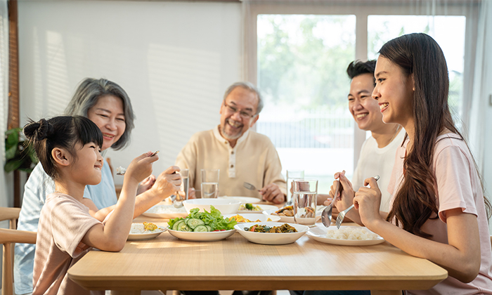 มื้อเย็นควรกินอะไร เพื่อสุขภาพที่ดีและไม่อ้วน