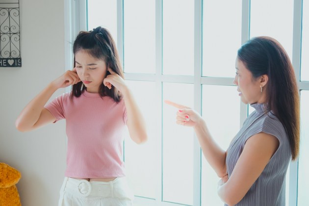 สิ่งที่ พ่อ แม่ไม่ควร ทํา กับลูกวัยรุ่น มีอะไรบ้าง