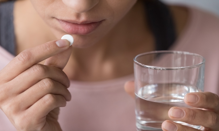 กินยาคุมฉุกเฉินแล้วเลือดออก เกิดจากอะไร และผลข้างเคียงที่ควรรู้