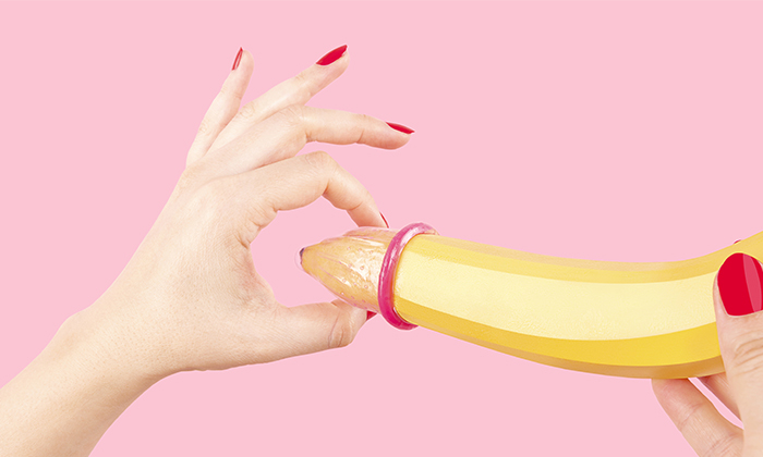 ใส่ถุงยาง อย่างไรให้ถูกต้อง และมีข้อควรระวังอะไรบ้าง