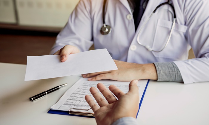 ใบรับรองแพทย์ มีกี่ประเภท และใช้ทำอะไรได้บ้าง