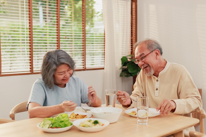 โภชนาการผู้สูงอายุ กินอย่างไรให้ได้สารอาหารครบ
